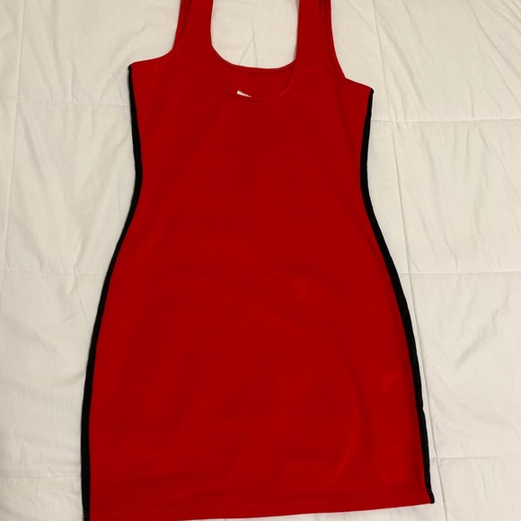 RED DIVIDED MINI DRESS - Picture 2 of 4